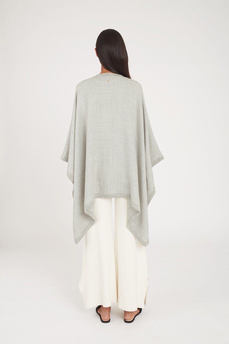 Truien Cuyana Baby Alpaca Square Edge Cape Mujer Gris Claro | TEN5054PK